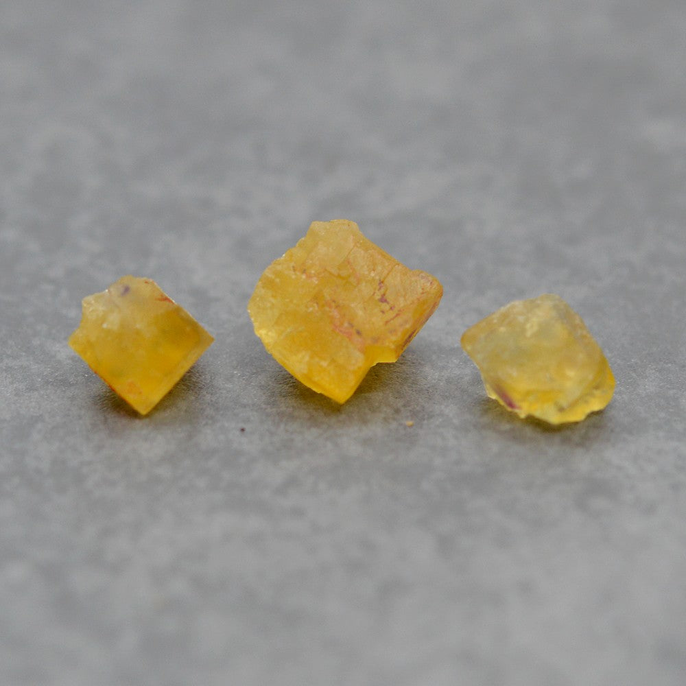 morceaux de fluorine jaune marocaine