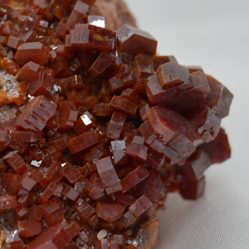 Amas de cristaux de vanadinite rouge 103g