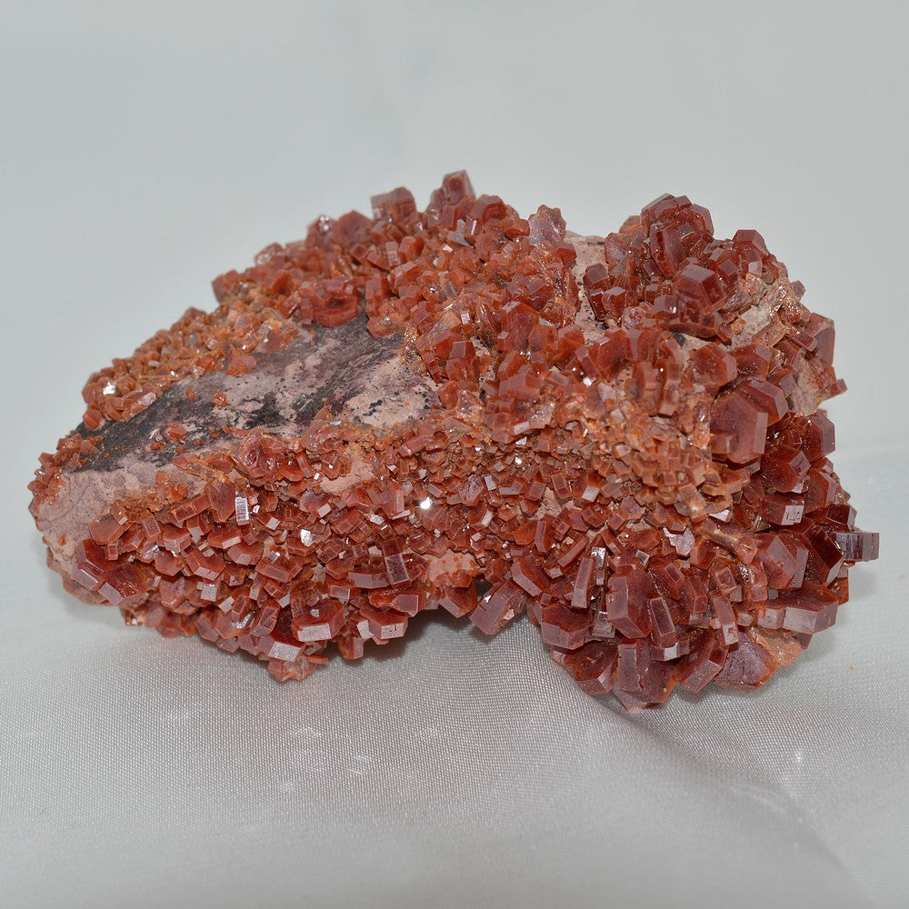 Amas de cristaux de vanadinite rouge de 202g de Mibladen