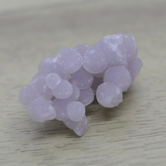 Calcédoine agate grappe de raisin 10g mauve de Sulawesi en Indonésie
