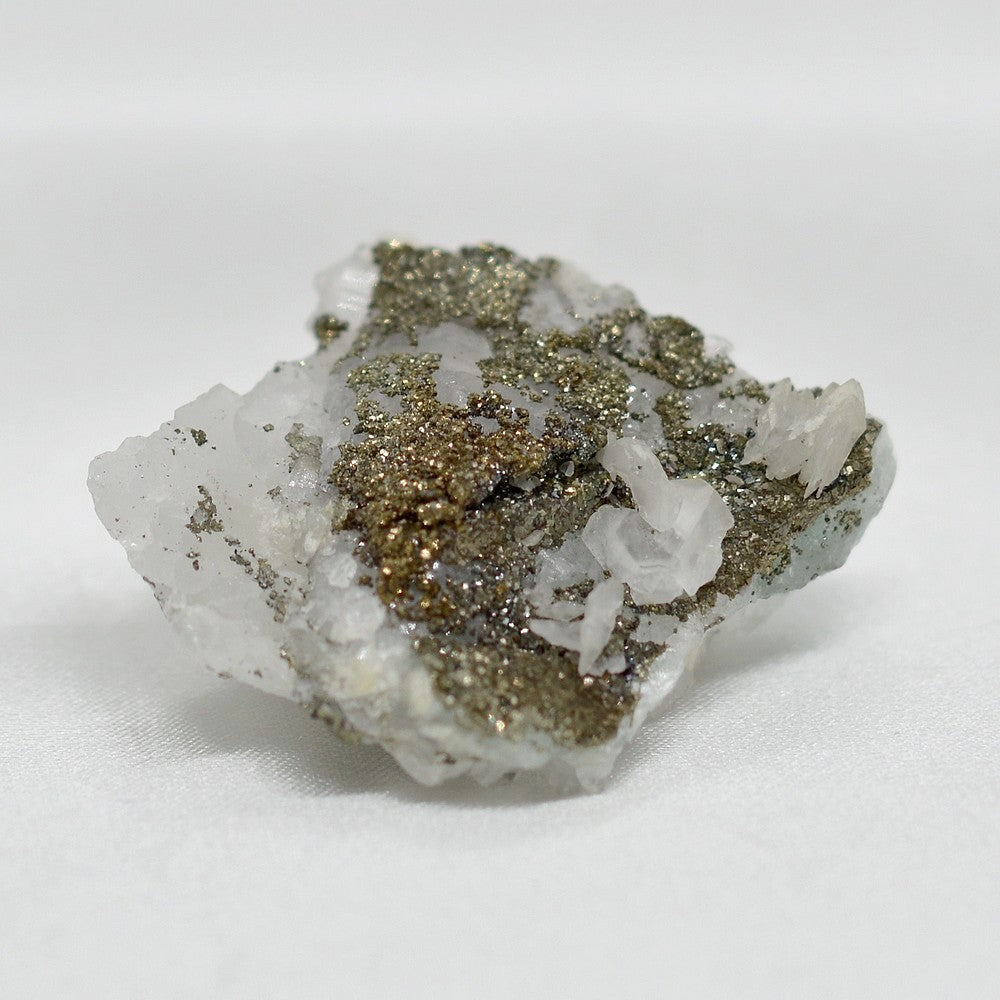 Pyrite sur calcite avec fluorite et quartz du Maroc 18g
