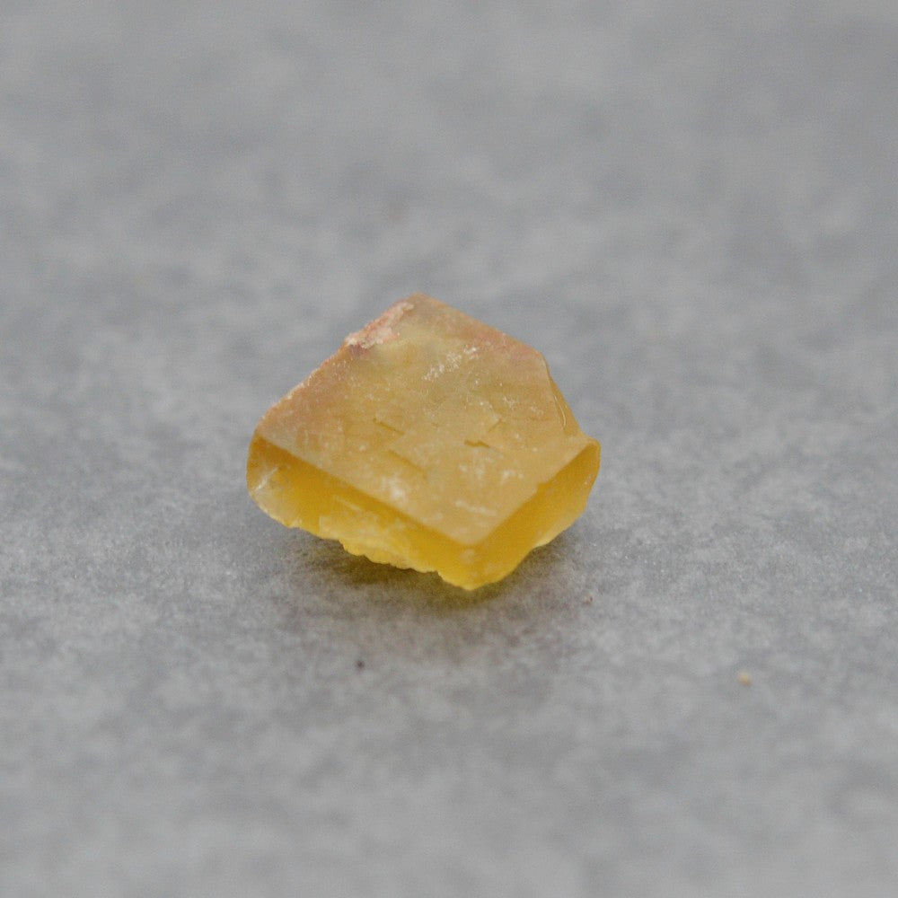 Carré de fluorite jaune 1,4cm du Maroc