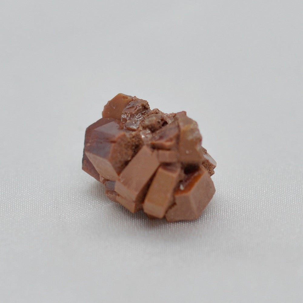 Cristaux de vanadinite brunâtre 7g du Maroc