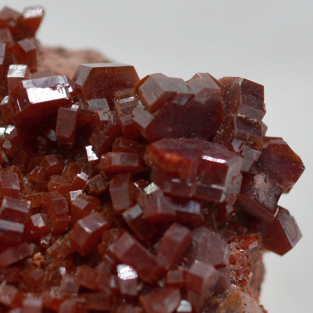 Cristaux de vanadinite sur matrice de 103g du Maroc