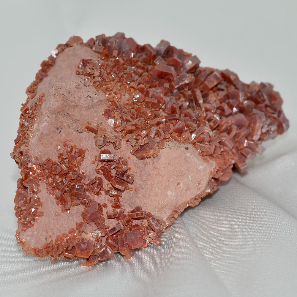 Cristaux de vanadinite sur matrice de 230g 