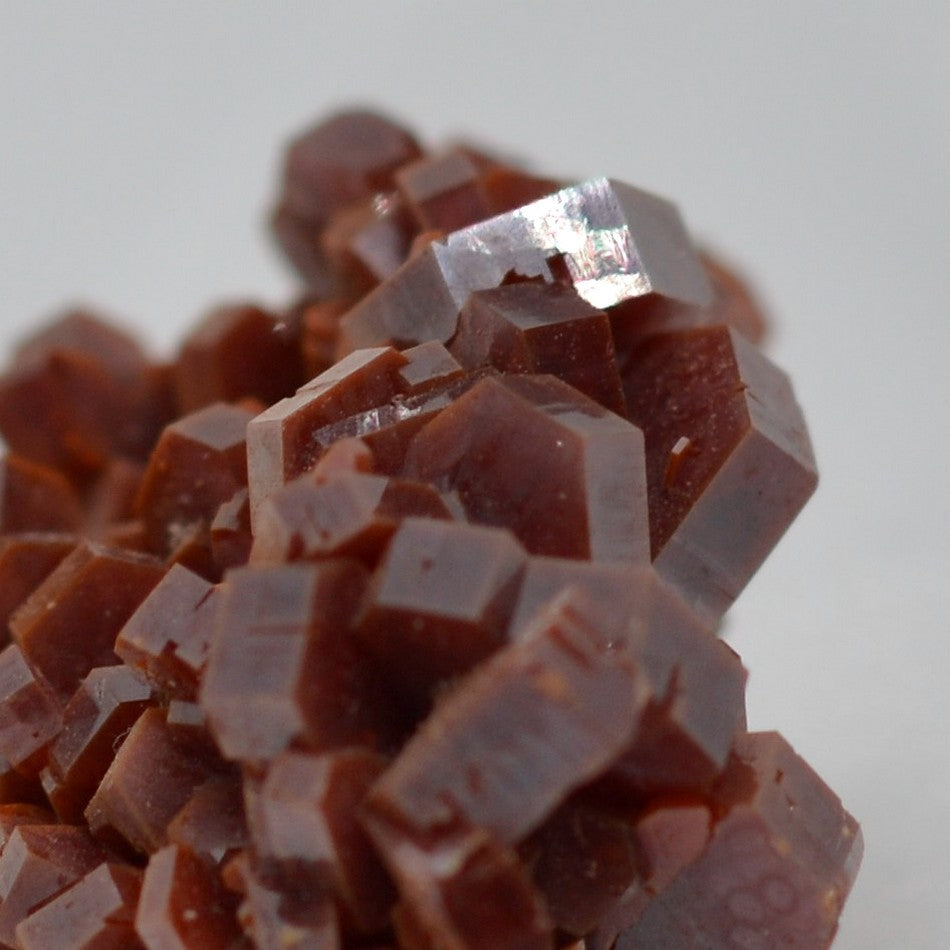 Cristaux hexagonaux de vanadinite rouge 31g