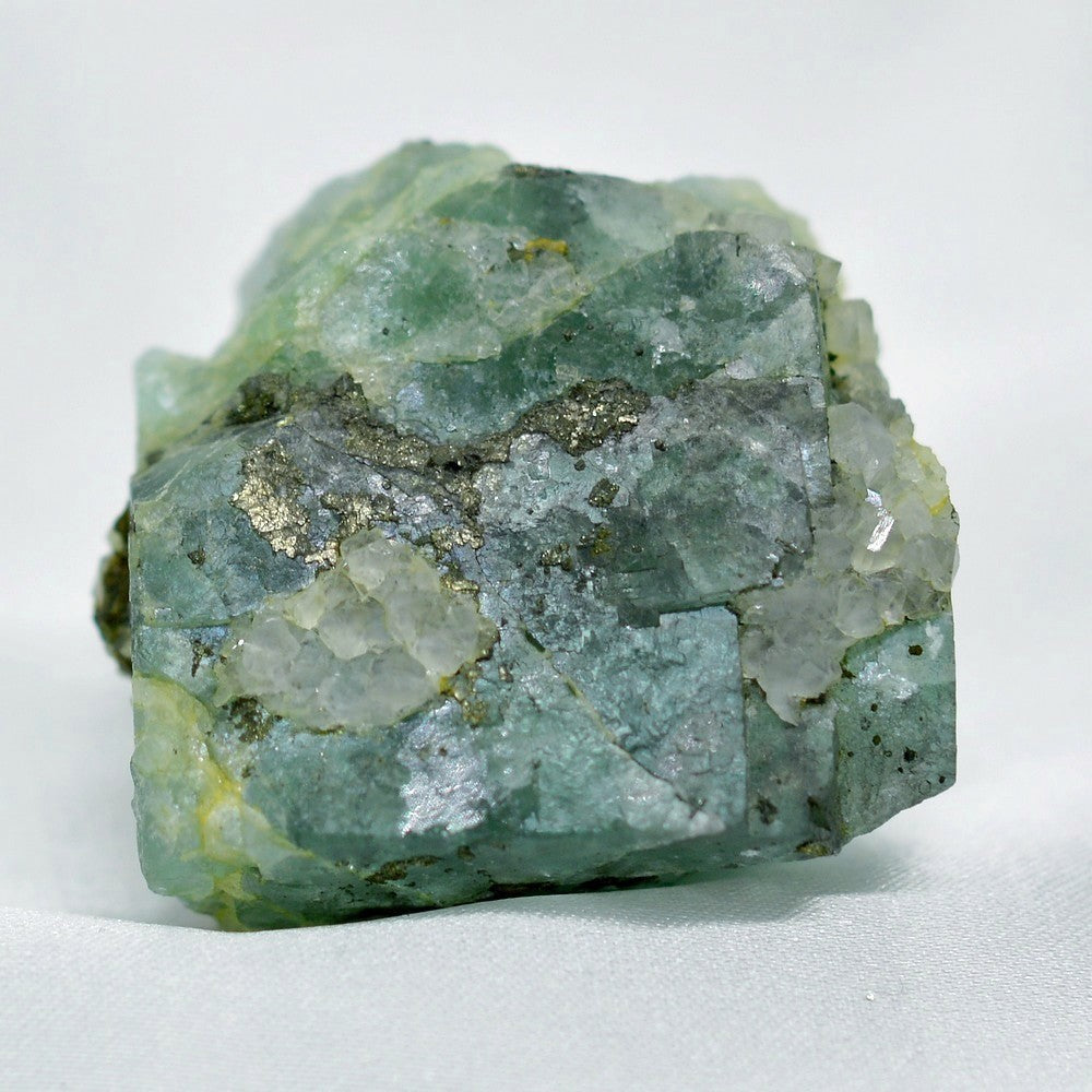Cube de fluorite verte avec quartz et inclusions de pyrite d'El Hammam 53g