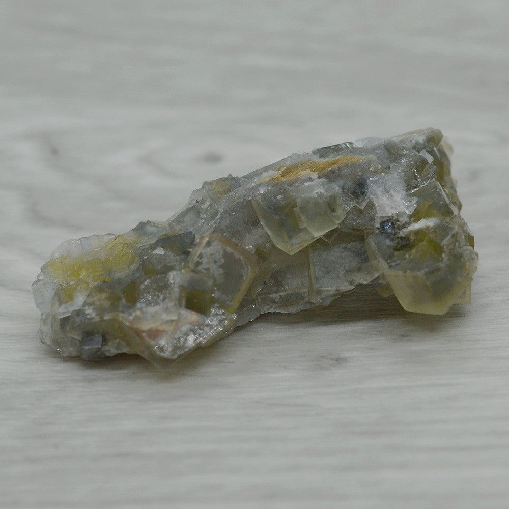 Fluorite jaune zonée avec galène de 28g