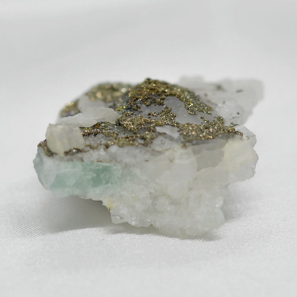 Minéral brute marocain formée de fluorite, quartz, pyrite et calcite de la mine d'El Hammam au Maroc 18g