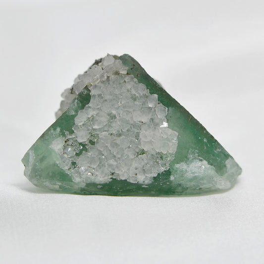 Fluorite vert d'eau accompagné de quartz scintillant de 58g d'El Hammam au Maroc