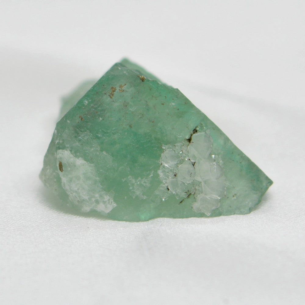Fluorite vert d'eau avec cristaux de quartz marocaine de 20g