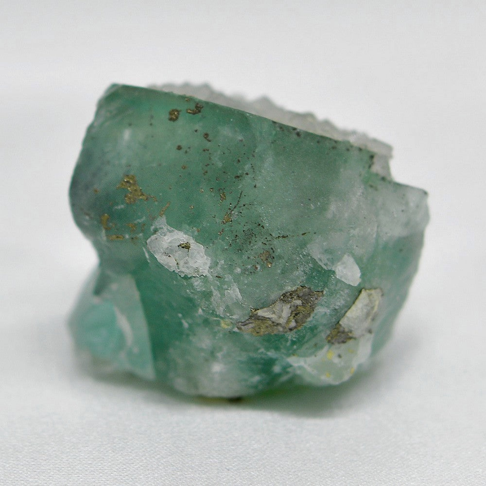 Fluorine vert d'eau cubique avec inclusions de pyrite marocaine pierre brute 41g