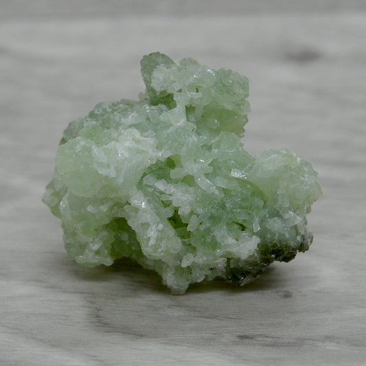 Pierre brute prehnite claire du Maroc de 3cm et 25g