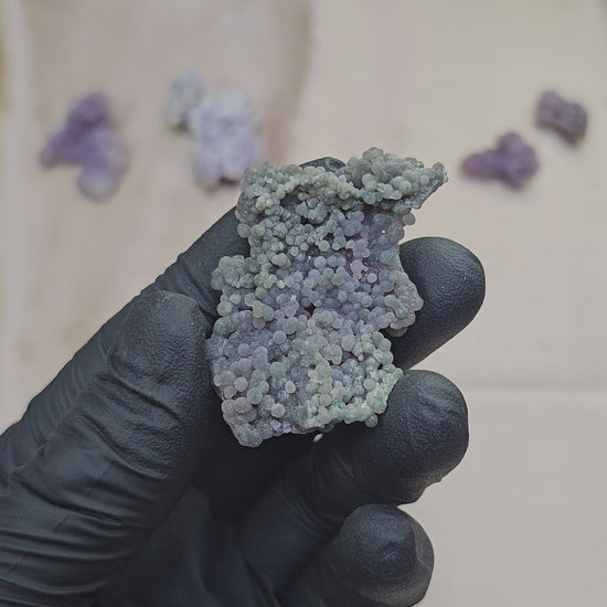 Calcédoine botryoïdale violette et verdâtre de 16g d'Indonésie - Vue en 360°