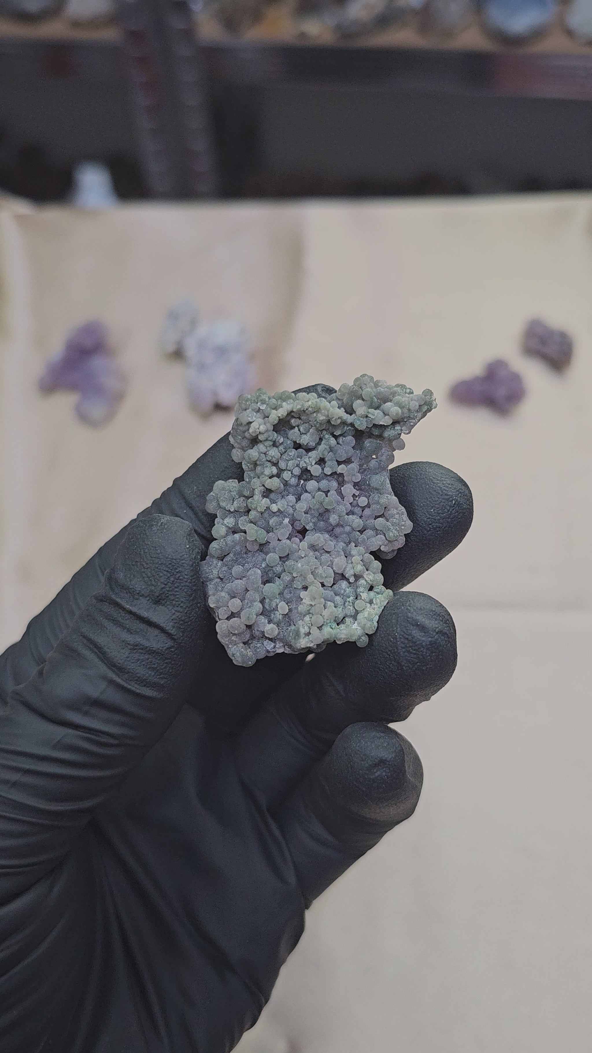 Calcédoine botryoïdale violette et verdâtre de 16g d'Indonésie - Vue en 360°