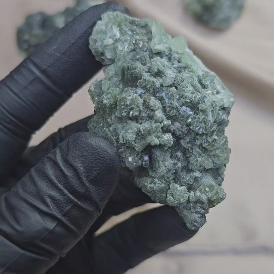 Prehnite verte cristallisée de 82g du Maroc