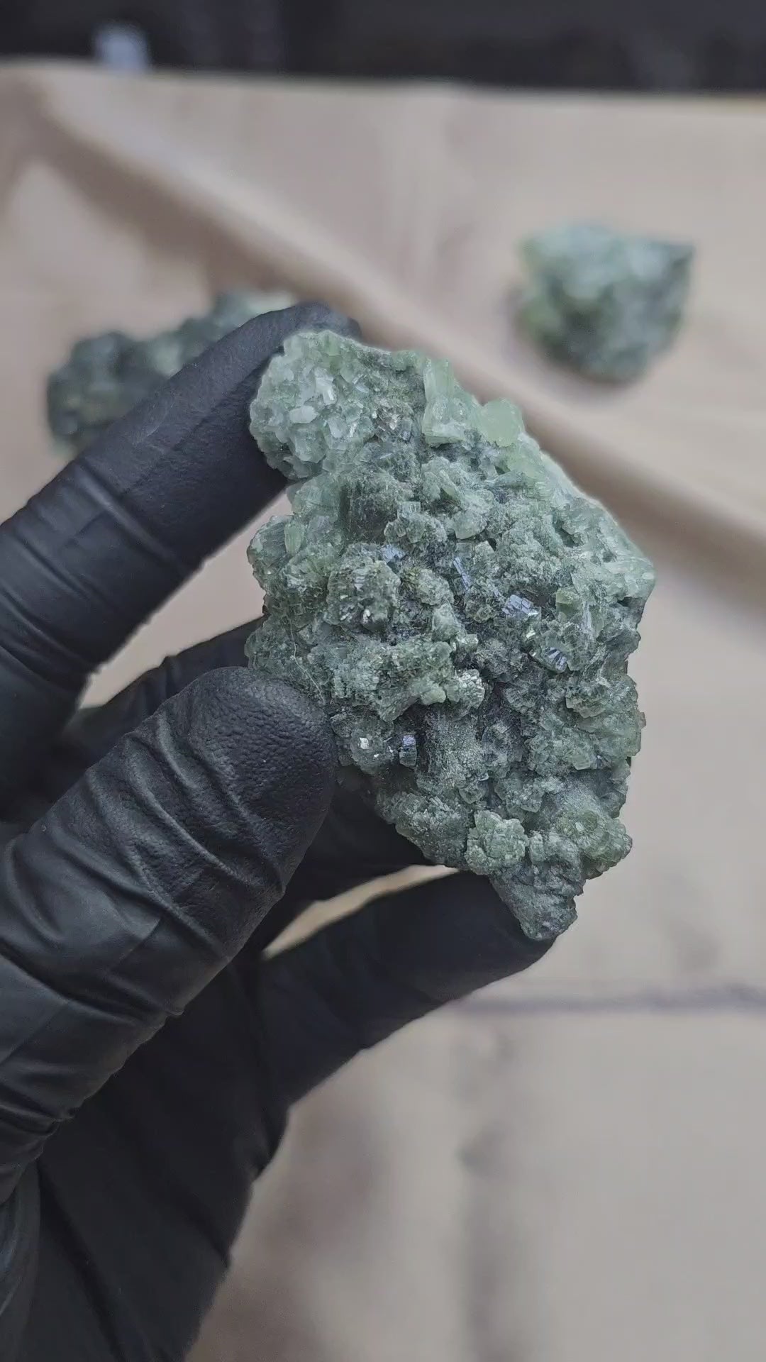 Prehnite verte cristallisée de 82g du Maroc