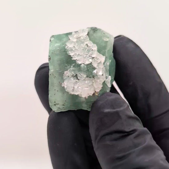 Fluorite vert d'eau avec quartz et pyrite de 42g d'El Hammam au Maroc