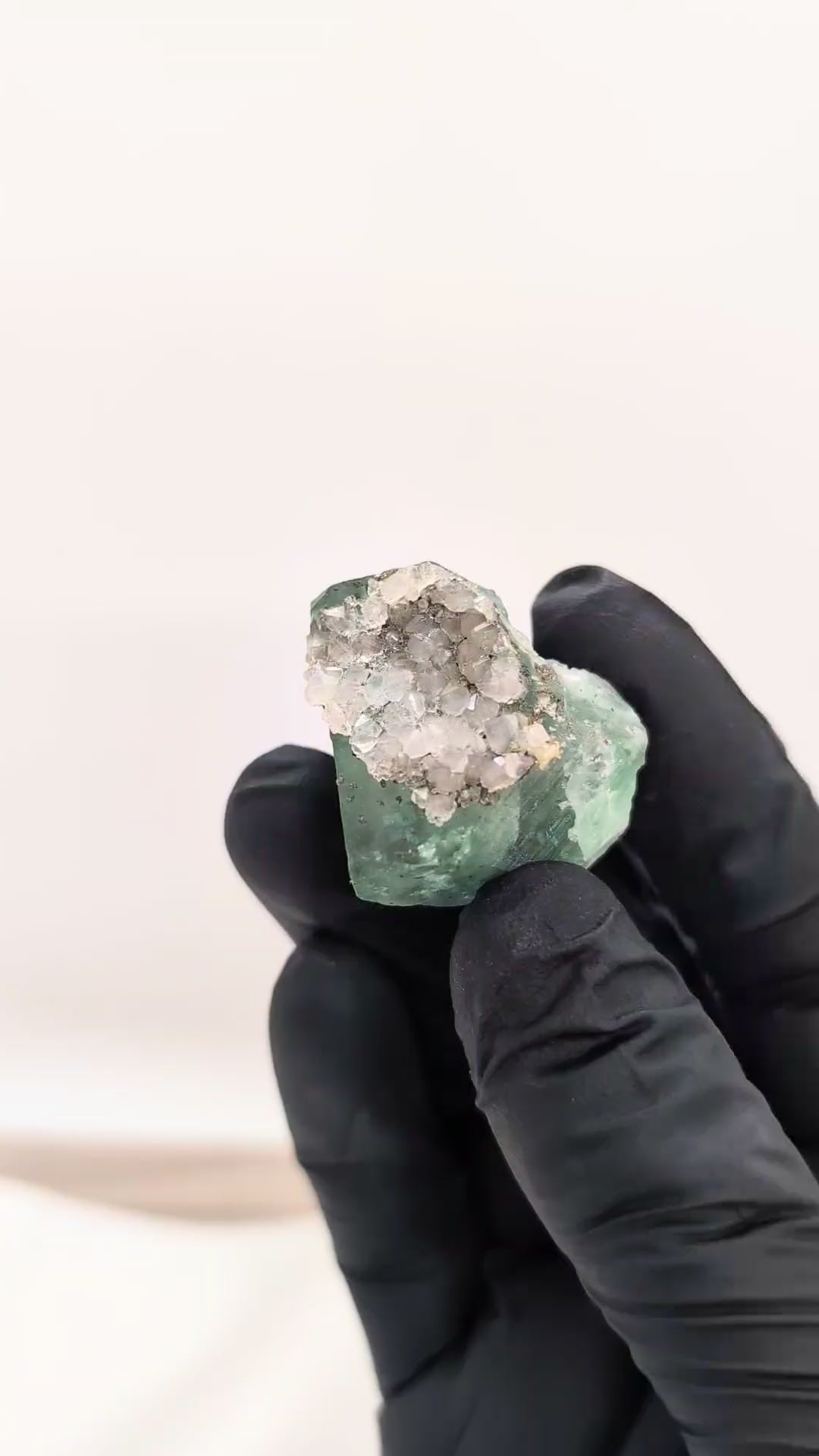 Fluorite verte avec quartz et pyrite 36g de la mine d'El Hammam au Maroc