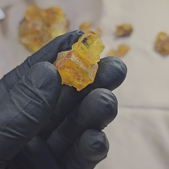 Lot de petits morceaux de cubes de fluorite jaune du Maroc de 35g