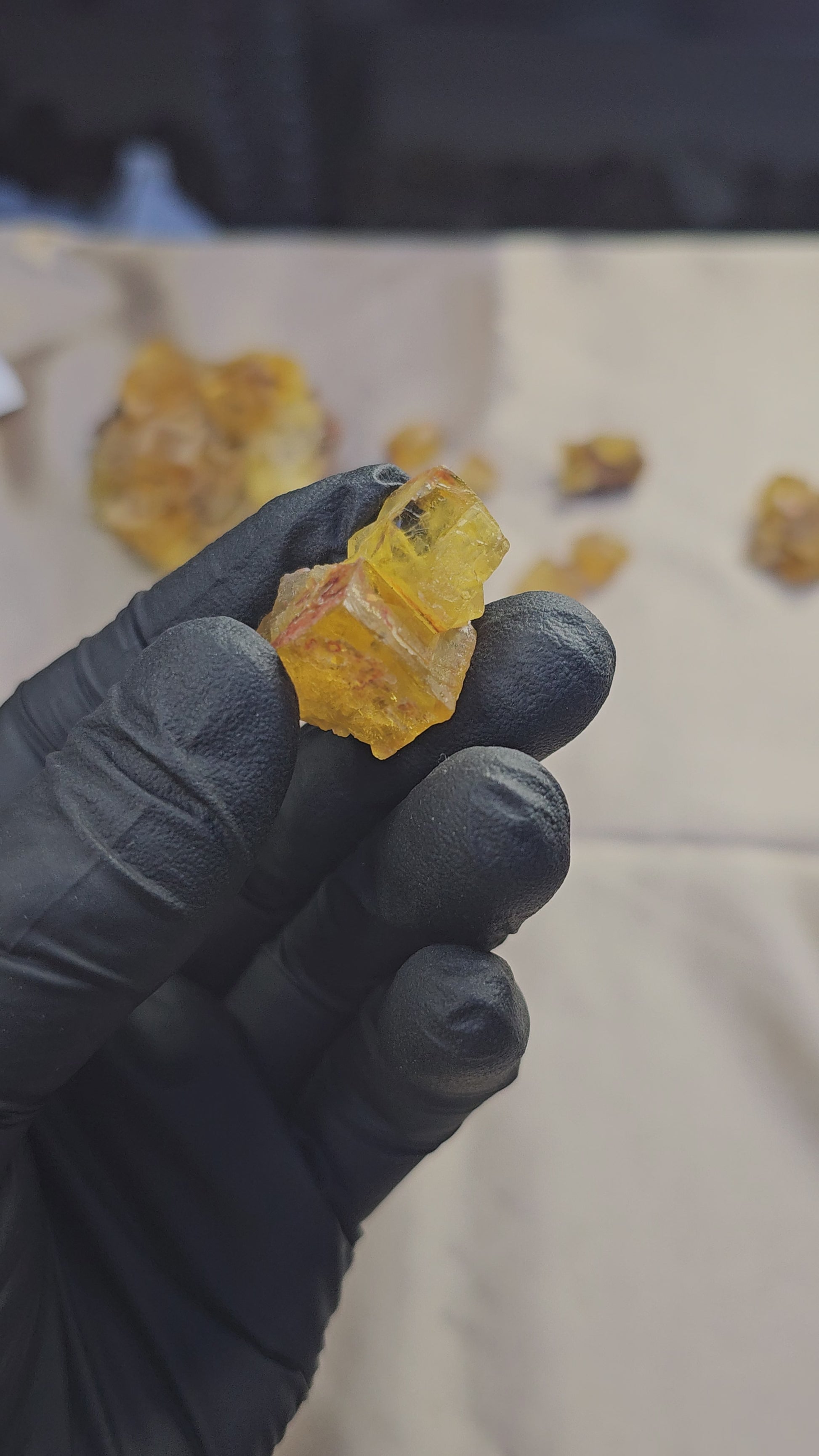 Lot de petits morceaux de cubes de fluorite jaune du Maroc de 35g