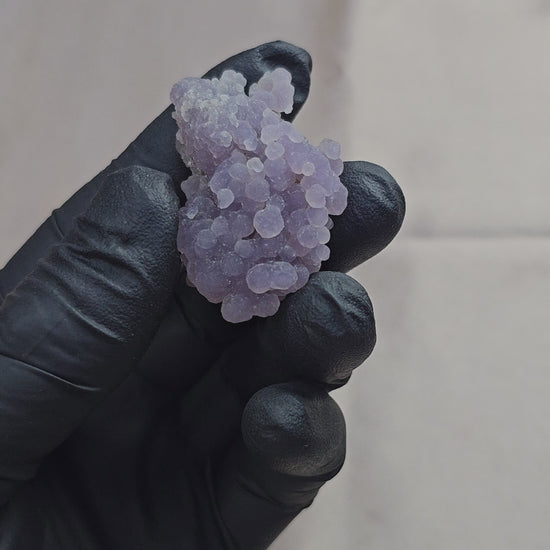 Calcédoine botryoïde Indonésienne de 35g entièrement cristallisée et translucide sous rétroéclairage - Vue en 360°
