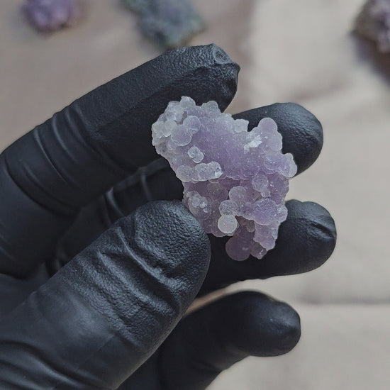 Calcédoine violette cristallisée et translucide d'Indonésie de 10g