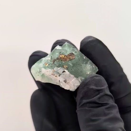 Fluorite verte avec pyrite et quartz 20g d'El Hammam au Maroc