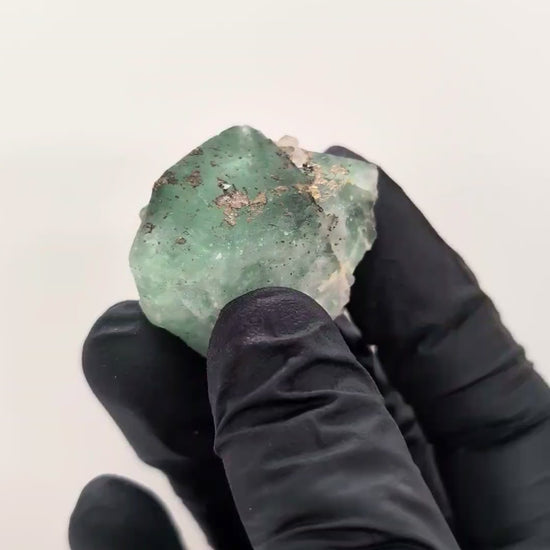 Fluorite verte translucide avec pyrite 31g d'El Hammam au Maroc
