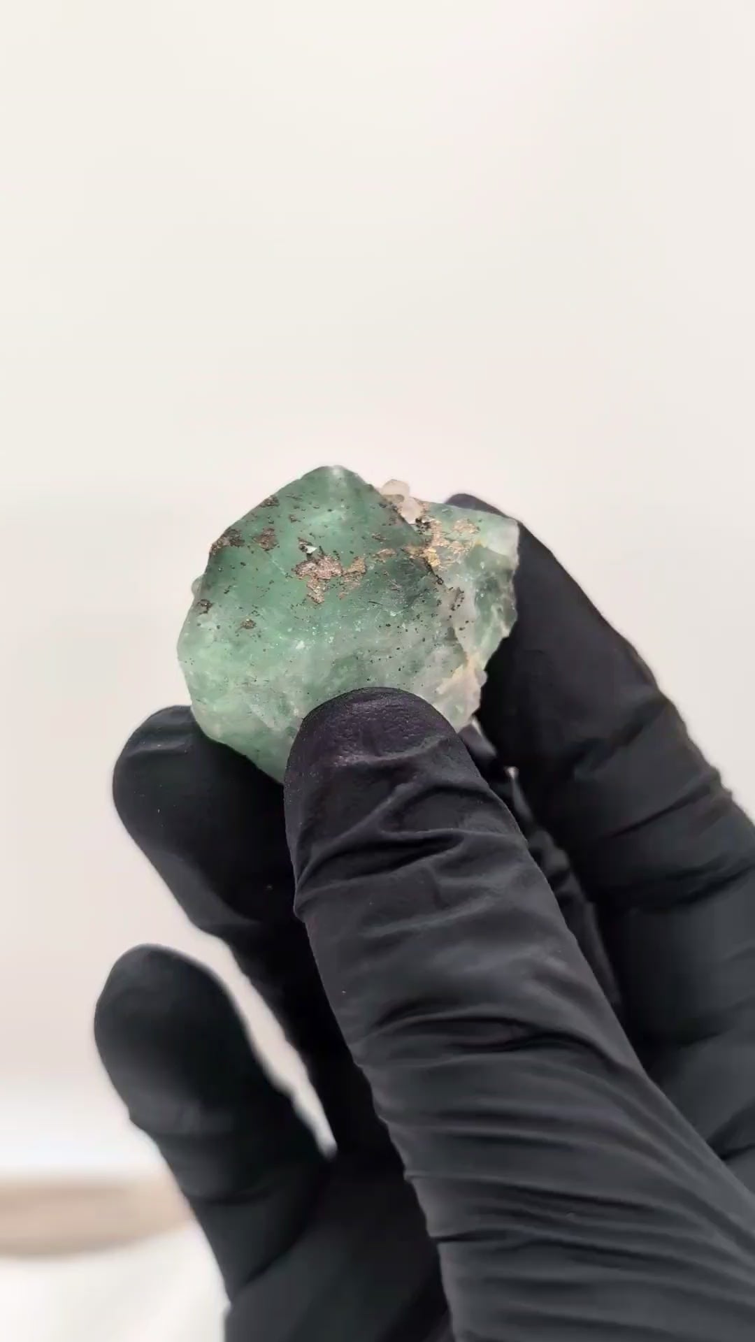 Fluorite verte translucide avec pyrite 31g d'El Hammam au Maroc