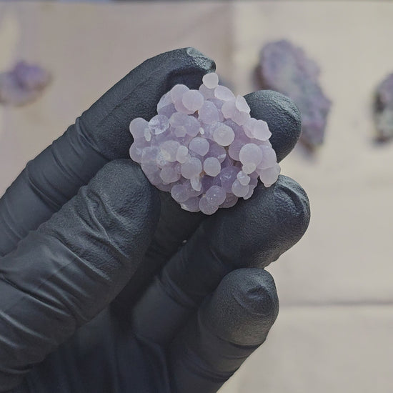 Calcédoine botryoïde violette claire en cristallites de quartz 13g 