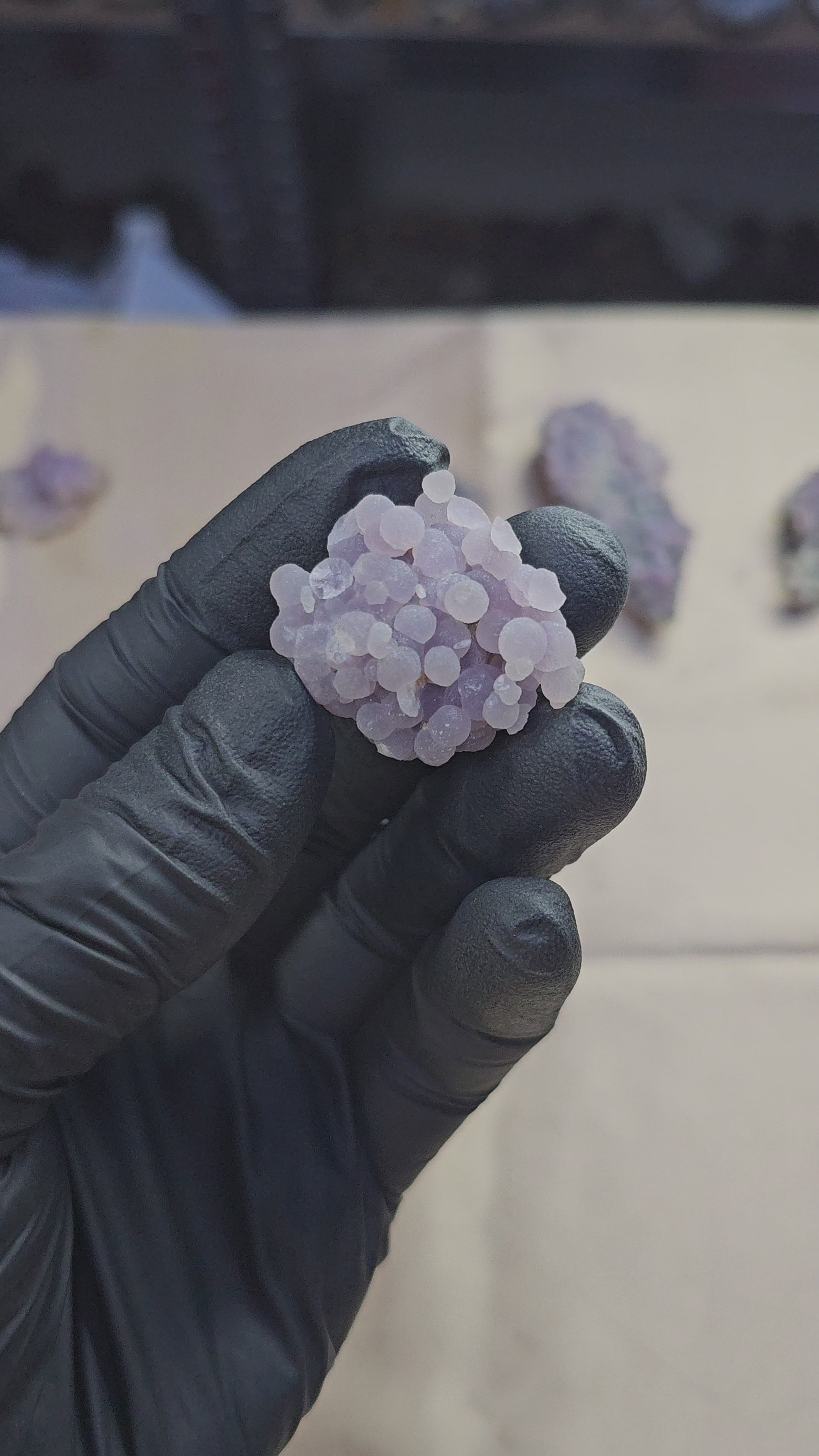 Calcédoine botryoïde violette claire en cristallites de quartz 13g 