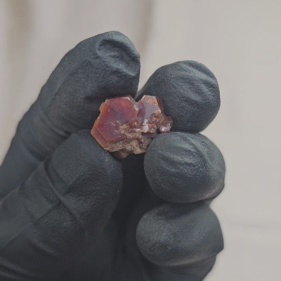 Cristaux de vanadinite rouge du Maroc de 6g - Vue en 360°