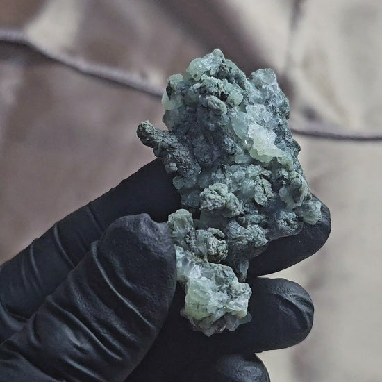 Prehnite de 42g verte nuancée en provenance du Maroc
