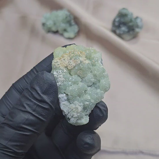 Prehnite verte claire et arrière en byssolite en provenance du Maroc - 50g
