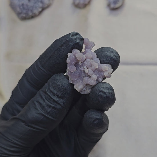 Calcédoine botryoïdale ou grappe violette de 8g Indonésie - Vue en 360° et du dessus