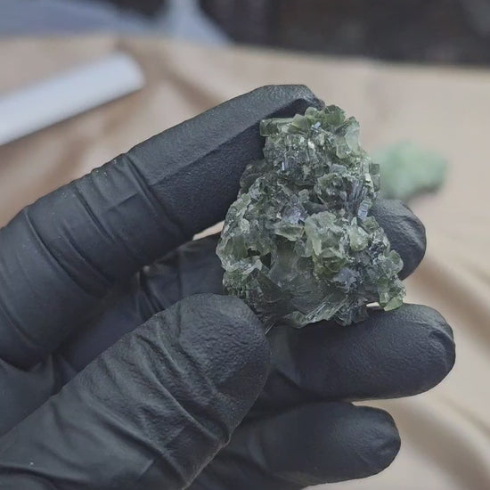 Prehnite verte sombre cristallisée marocaine de 25g