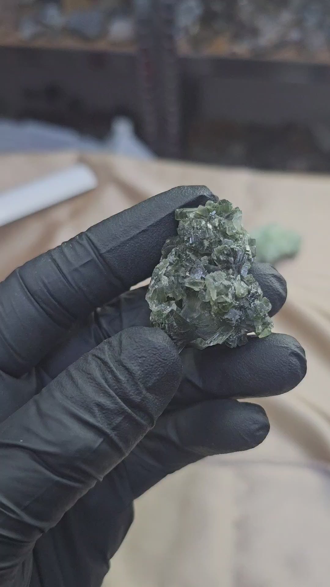 Prehnite verte sombre cristallisée marocaine de 25g