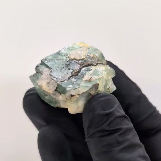 Fluorite verte avec quartz et pyrite 53g d'El Hammam