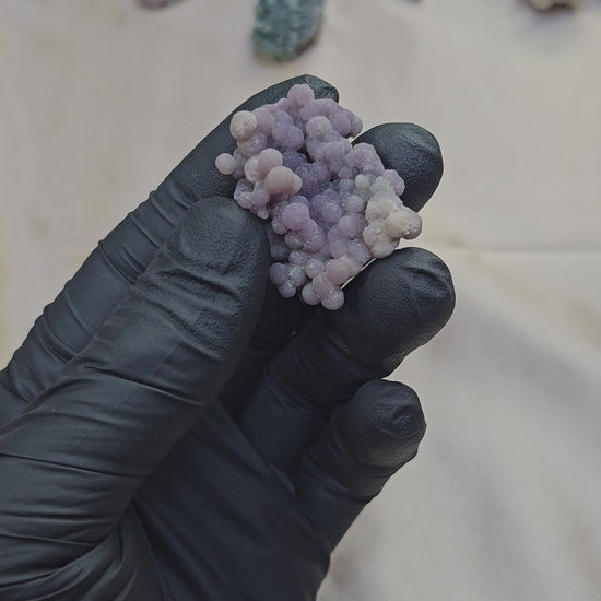 Calcédoine grappe de raisin de Sulawesi en Indonésie de 13g - Vue à 360°