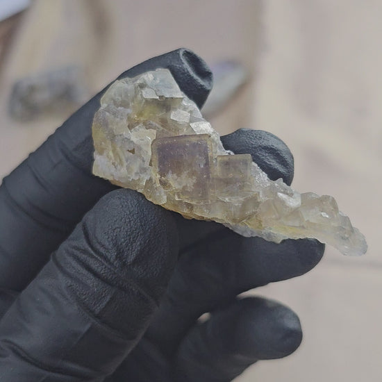 Fluorite jaune zonée bleue marocaine de 22g