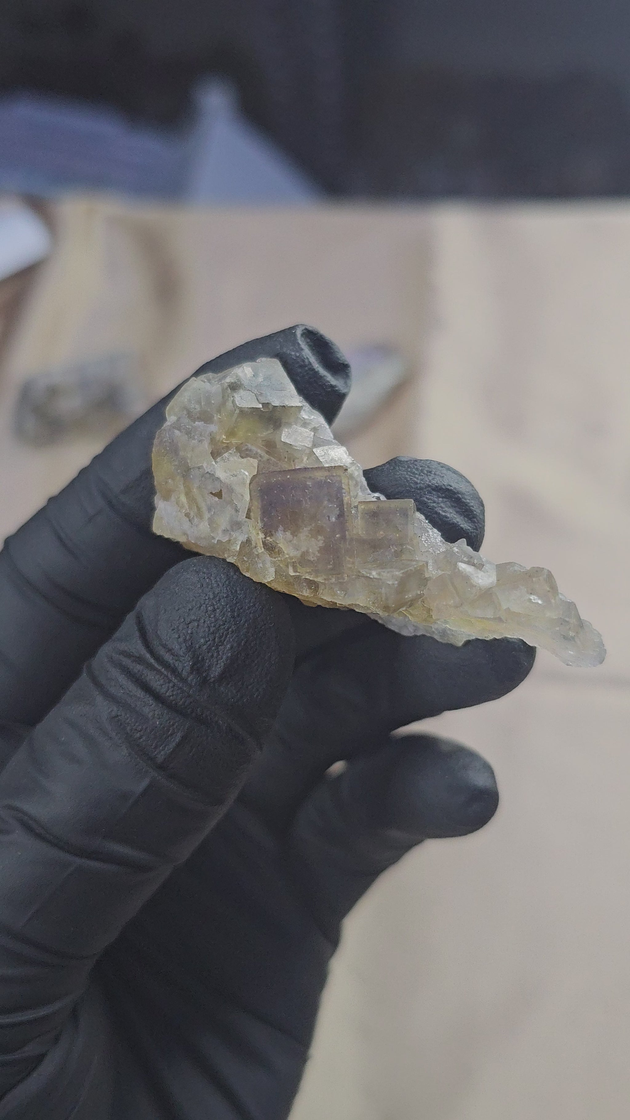 Fluorite jaune zonée bleue marocaine de 22g