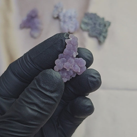 Petite calcédoine violette cristallisée de l'île de Sulawesi en Indonésie - Vue à 360°