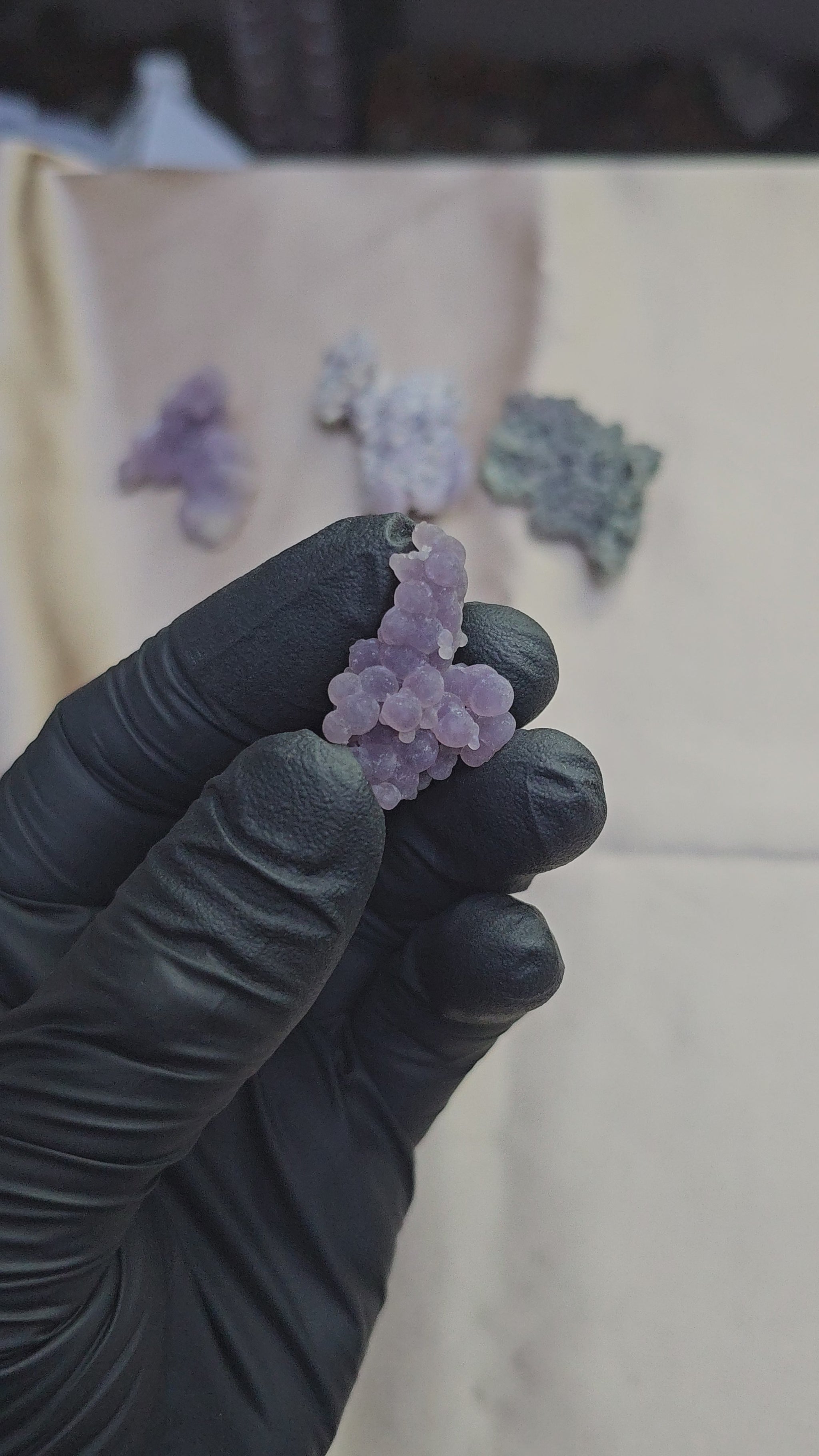 Petite calcédoine violette cristallisée de l'île de Sulawesi en Indonésie - Vue à 360°