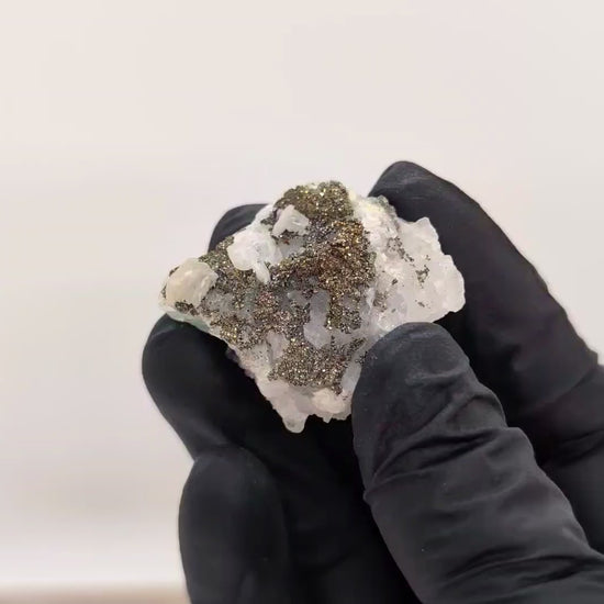 Pyrite sur calcite avec quartz et fluorite de 18g d'El Hammam Maroc