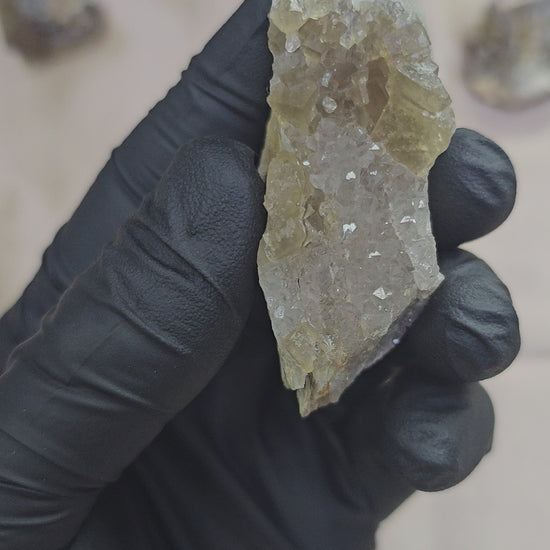 Fluorite jaune pâle et quartz du Maroc de 55g - Vue du dessus et en 360°