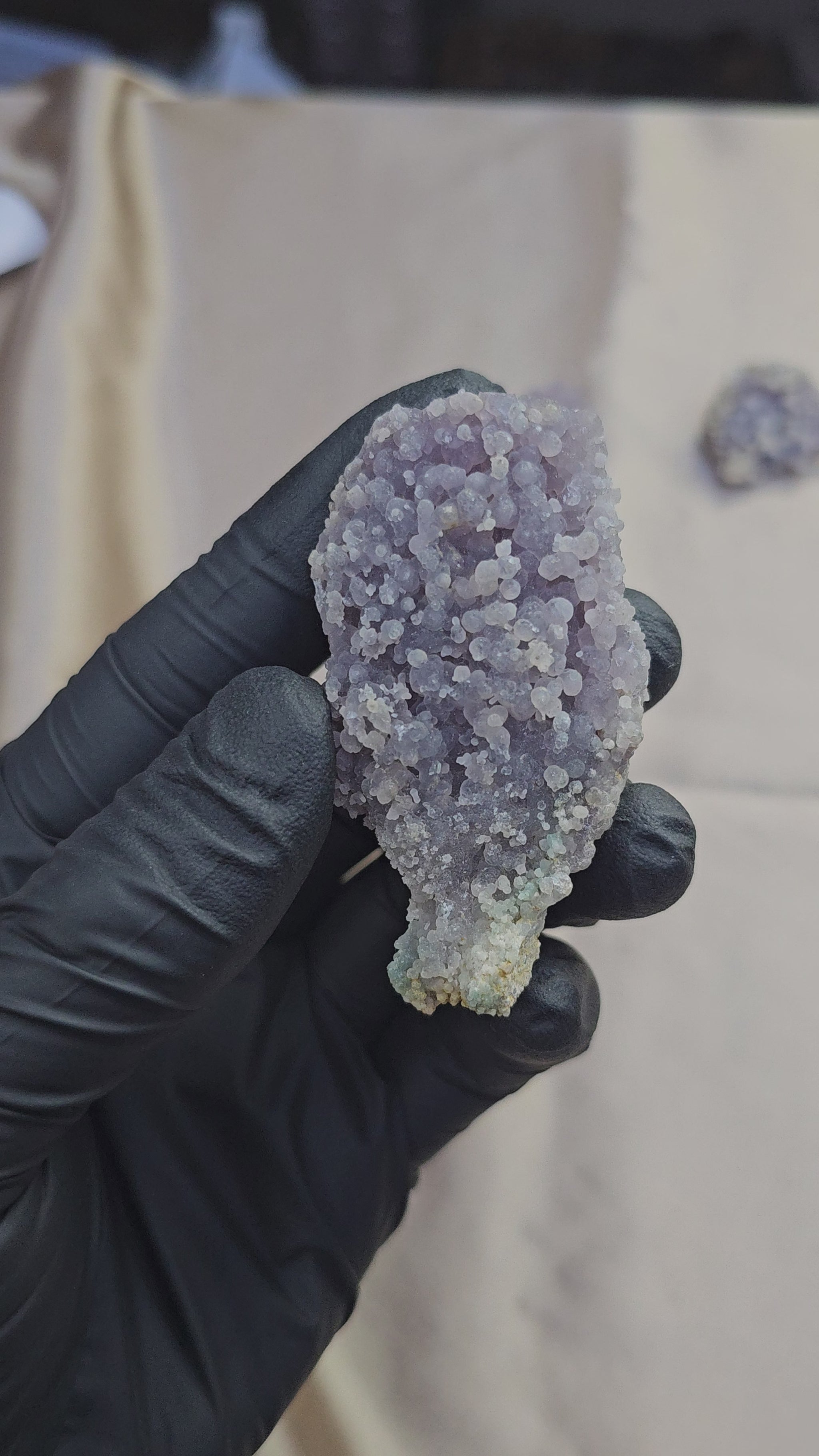 Calcédoine violet lavande en microcristallins de quartz de 61g - Vue en 360°