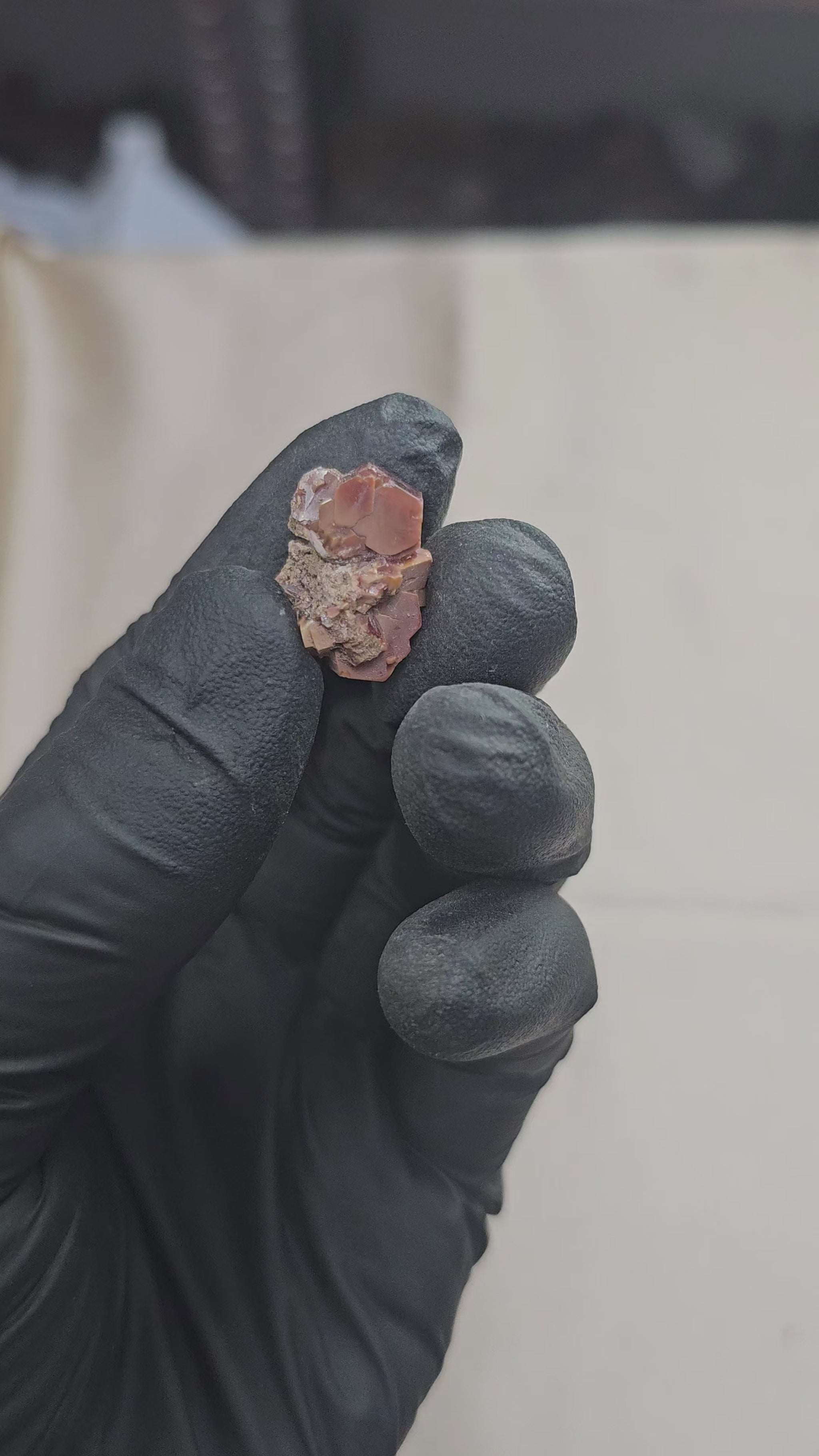 Cristaux de vanadinite rouge et brune du Maroc 7g - Vue en 360°