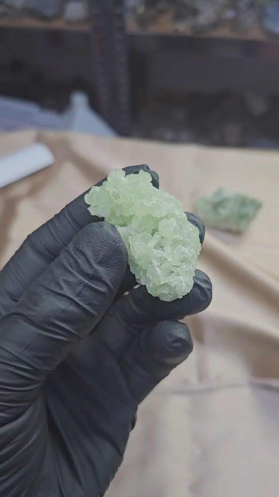 prehnite verte claire du Maroc 33g - Vue du dessus et en 360°