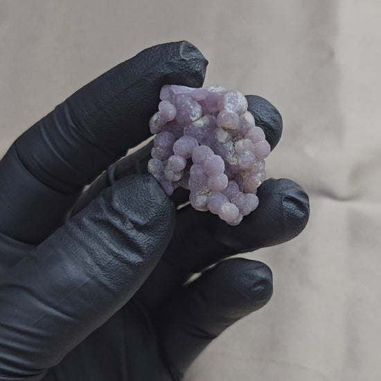 Calcédoine grappe de raisin violette de 12g - Vue du dessus et en 360°